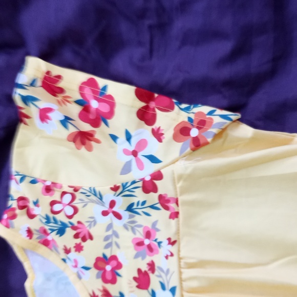 Fun Yellow and red floral top. XL, good for tall girl. - Picture 3 of 3